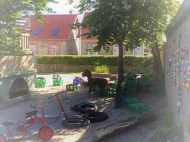 Børnehaven holder til i en gammel villa i et hyggeligt kvarter ved Klostermarken